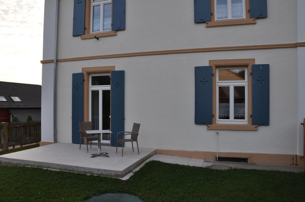 Ferienwohnung Altes Pfarrhaus Bargen Luaran gambar