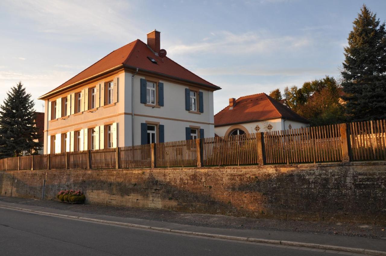Ferienwohnung Altes Pfarrhaus Bargen Luaran gambar